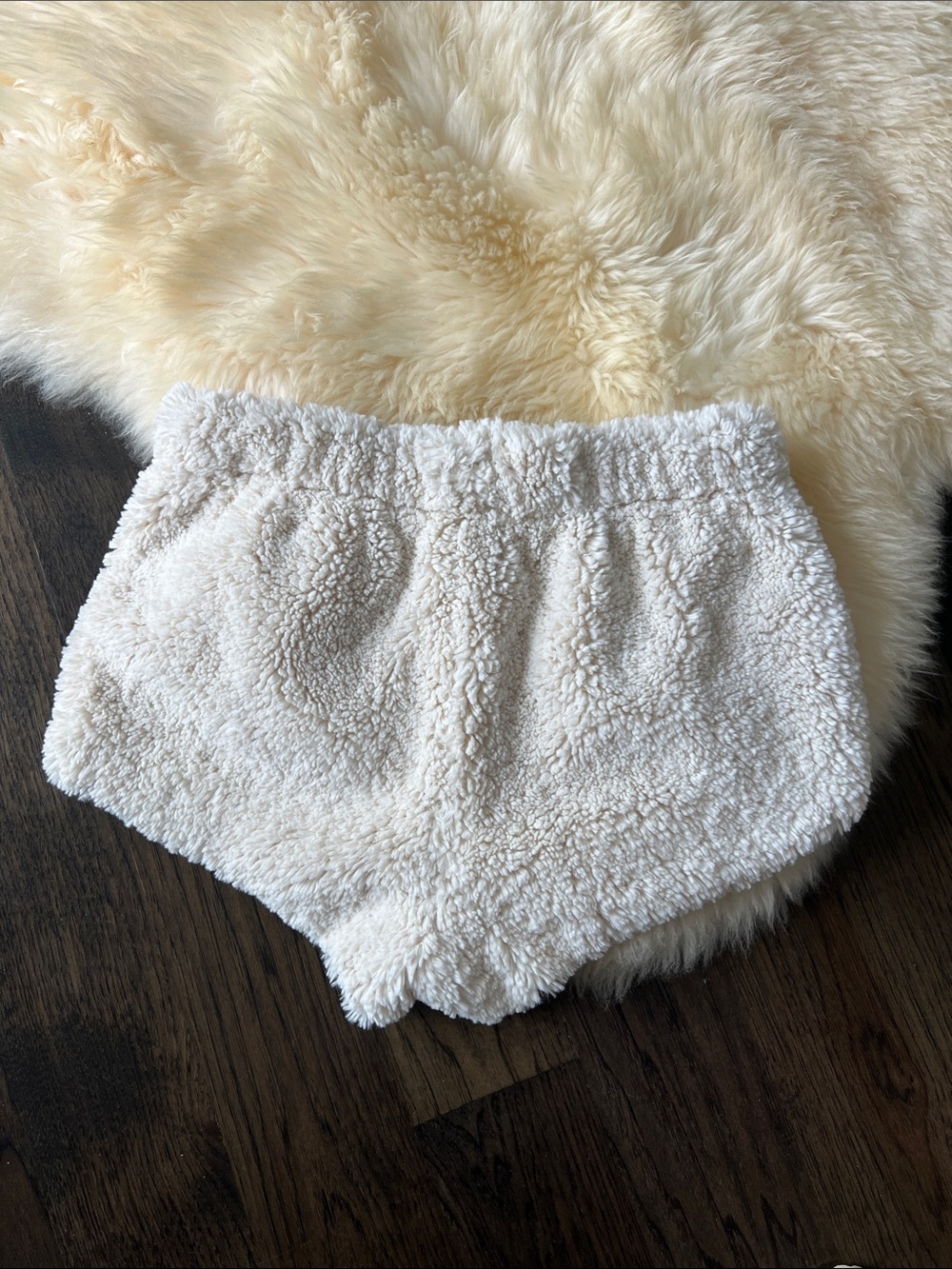 House of CB Shearling Faux Fur Shorts S - Picture 3 of 6